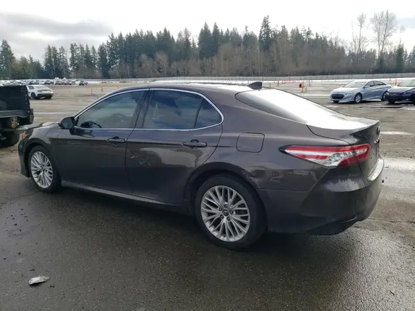 4T1B11HK3JU105087 2018 TOYOTA CAMRY - Image 2
