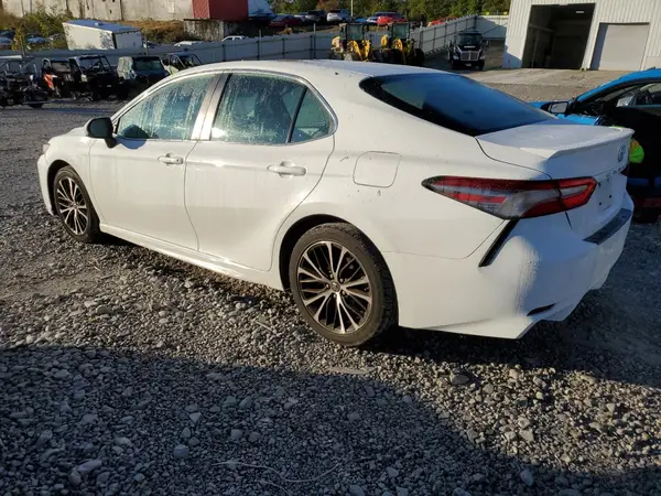 4T1B11HK3JU105476 2018 TOYOTA CAMRY - Image 2