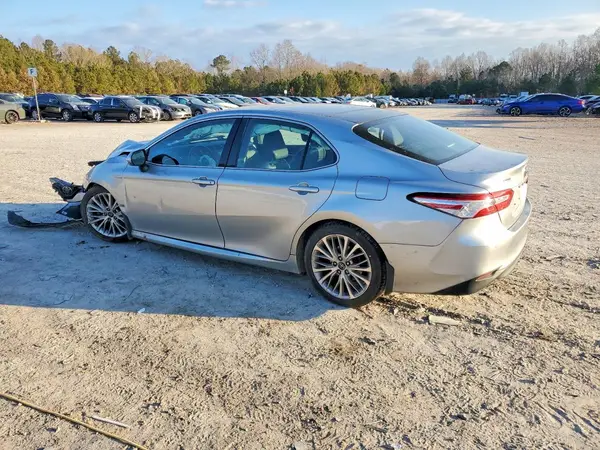 4T1B11HK3JU105946 2018 TOYOTA CAMRY - Image 2