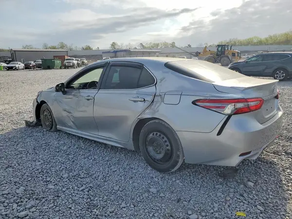 4T1B11HK3JU110841 2018 TOYOTA CAMRY - Image 2