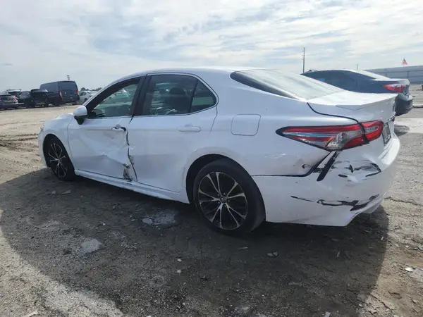 4T1B11HK3JU112086 2018 TOYOTA CAMRY - Image 2