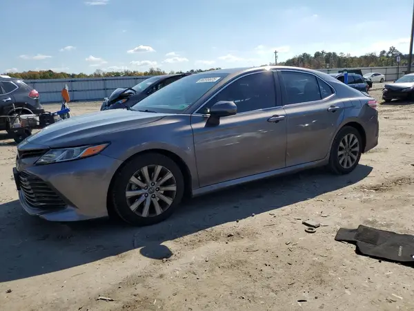 4T1B11HK3JU112556 2018 TOYOTA CAMRY - Image 1