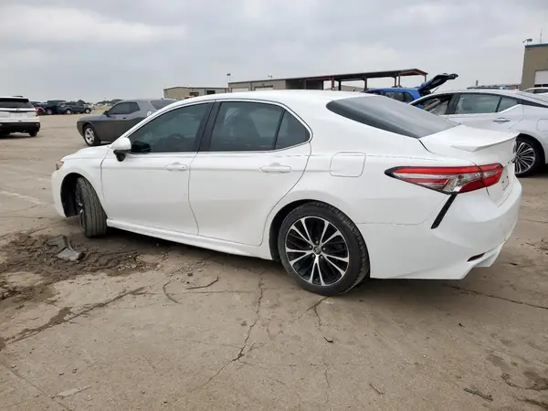 4T1B11HK3JU112573 2018 TOYOTA CAMRY - Image 2