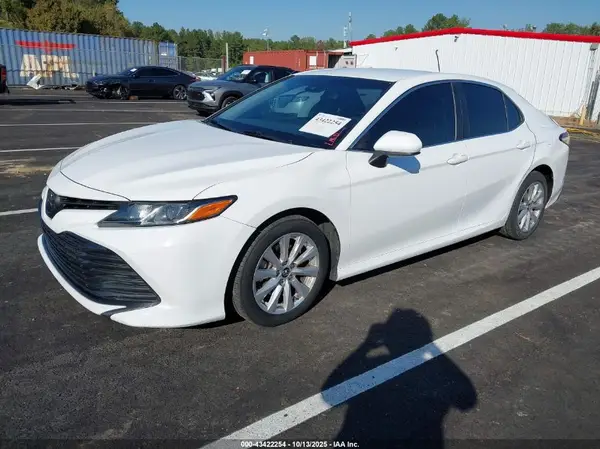 4T1B11HK3JU113450 2018 TOYOTA CAMRY - Image 2