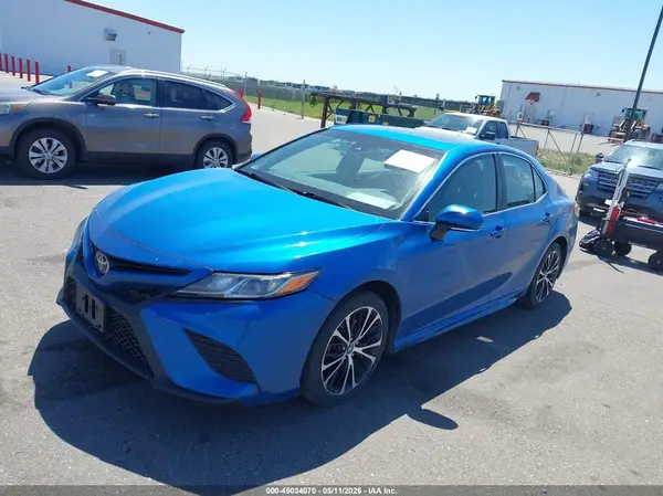 4T1B11HK3JU114050 2018 TOYOTA CAMRY - Image 2