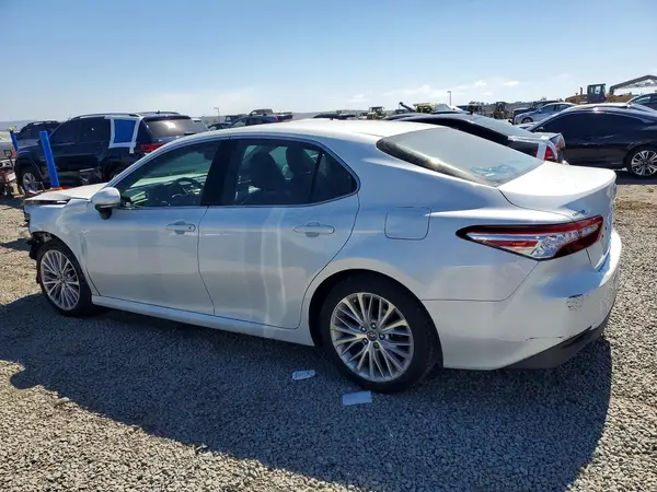 4T1B11HK3JU114503 2018 TOYOTA CAMRY - Image 2