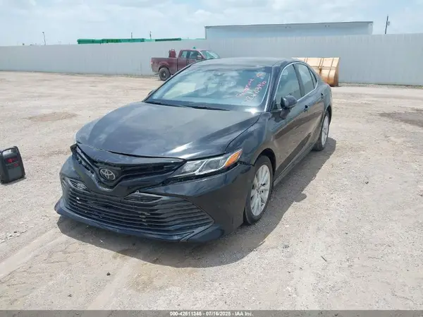 4T1B11HK3JU114632 2018 TOYOTA CAMRY - Image 2