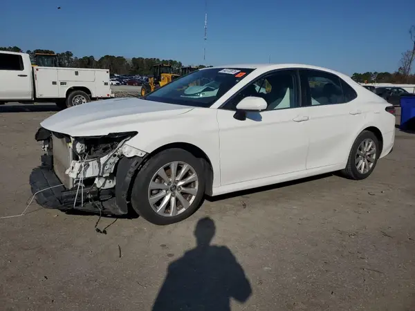 4T1B11HK3JU115019 2018 TOYOTA CAMRY - Image 1