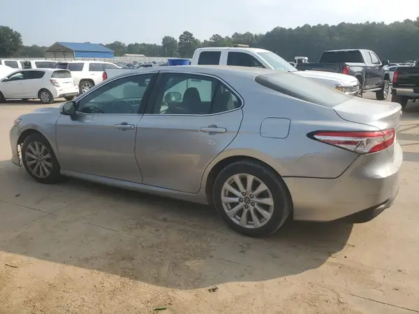 4T1B11HK3JU116056 2018 TOYOTA CAMRY - Image 2