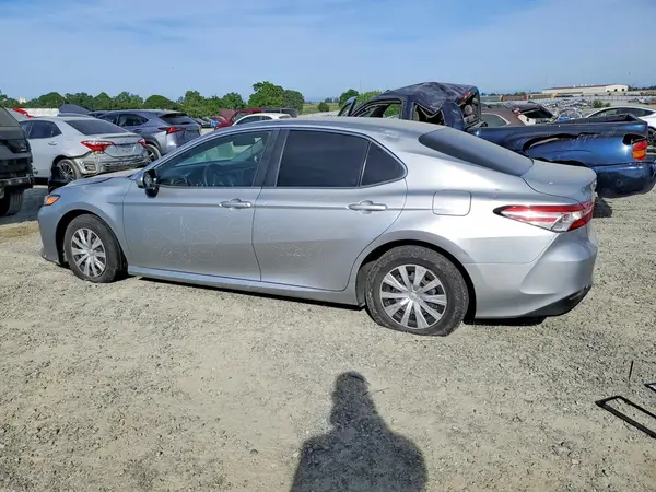 4T1B11HK3JU116803 2018 TOYOTA CAMRY - Image 2