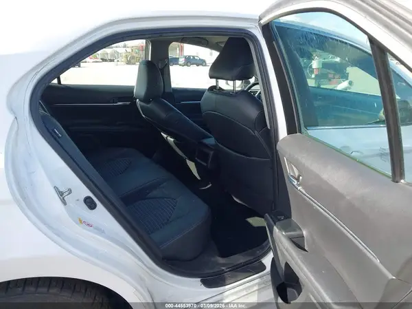 4T1B11HK3JU117384 2018 TOYOTA CAMRY - Image 8