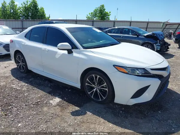 4T1B11HK3JU117398 2018 TOYOTA CAMRY - Image 1