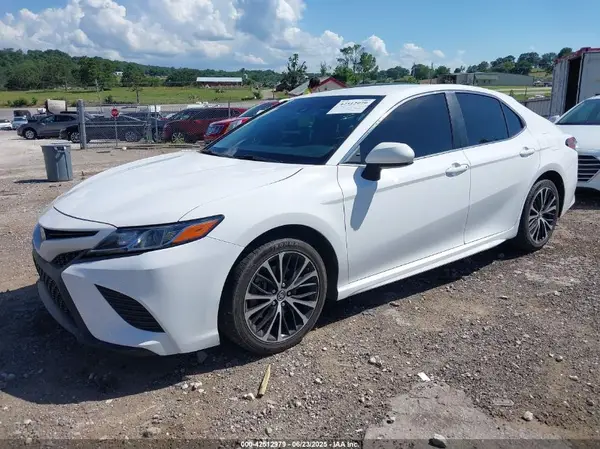 4T1B11HK3JU117398 2018 TOYOTA CAMRY - Image 2