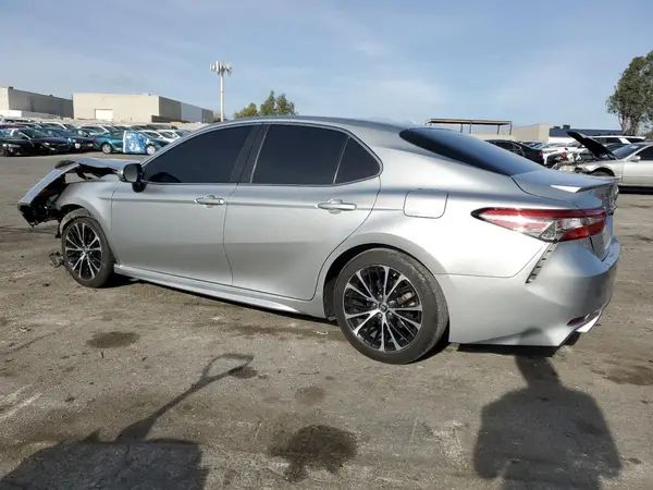 4T1B11HK3JU120561 2018 TOYOTA CAMRY - Image 2