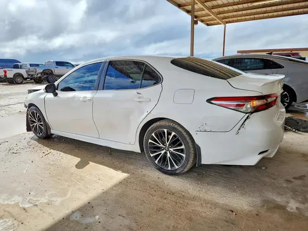4T1B11HK3JU120592 2018 TOYOTA CAMRY - Image 2