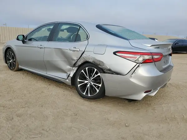 4T1B11HK3JU120723 2018 TOYOTA CAMRY - Image 2