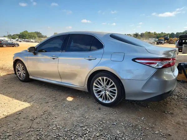 4T1B11HK3JU121497 2018 TOYOTA CAMRY - Image 2
