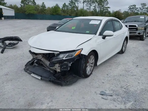 4T1B11HK3JU121757 2018 TOYOTA CAMRY - Image 2