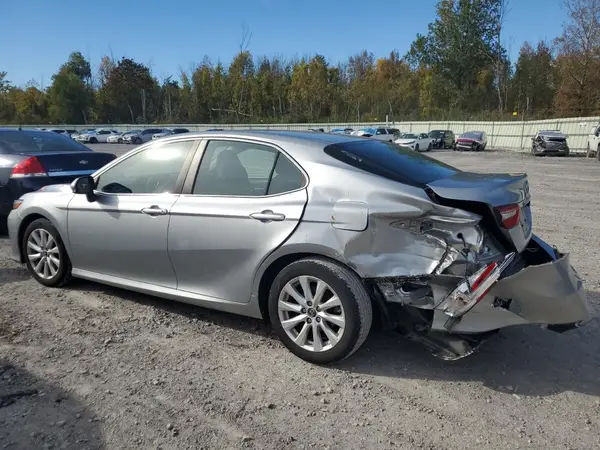 4T1B11HK3JU122374 2018 TOYOTA CAMRY - Image 2