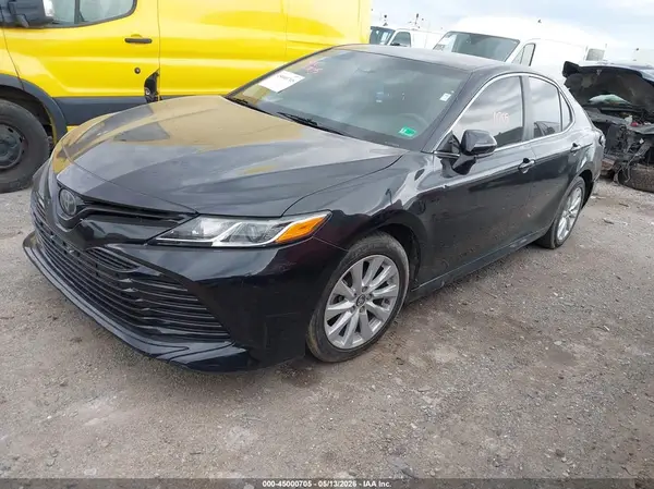 4T1B11HK3JU122763 2018 TOYOTA CAMRY - Image 2
