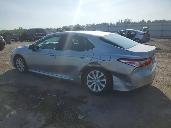 4T1B11HK3JU124674 2018 TOYOTA CAMRY - Image 2