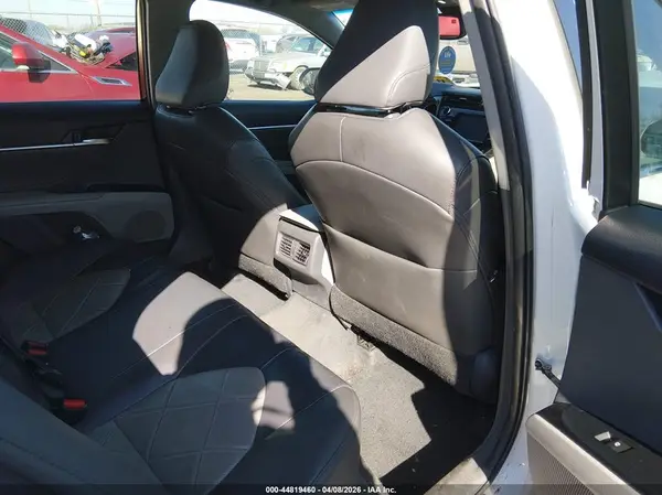 4T1B11HK3JU124738 2018 TOYOTA CAMRY - Image 8