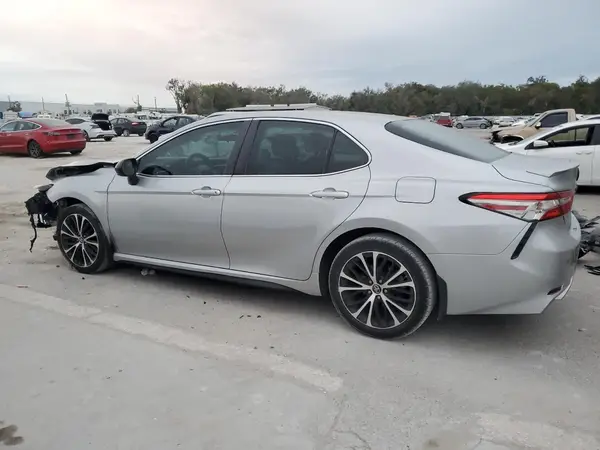 4T1B11HK3JU127560 2018 TOYOTA CAMRY - Image 2