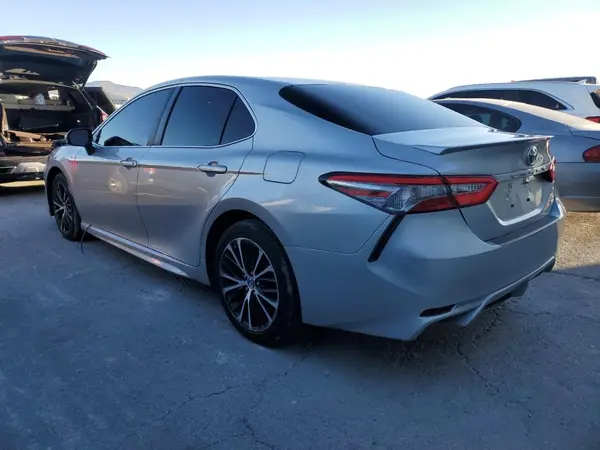 4T1B11HK3JU127686 2018 TOYOTA CAMRY - Image 2
