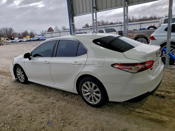 4T1B11HK3JU128594 2018 TOYOTA CAMRY - Image 2