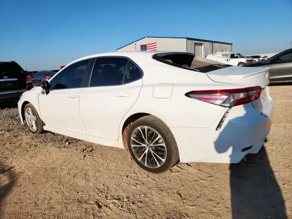 4T1B11HK3JU128756 2018 TOYOTA CAMRY - Image 2