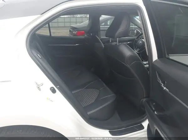 4T1B11HK3JU129633 2018 TOYOTA CAMRY - Image 8