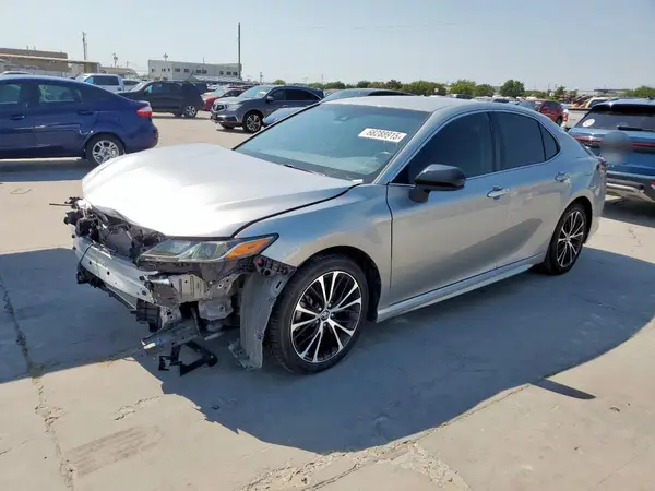 4T1B11HK3JU130104 2018 TOYOTA CAMRY - Image 1