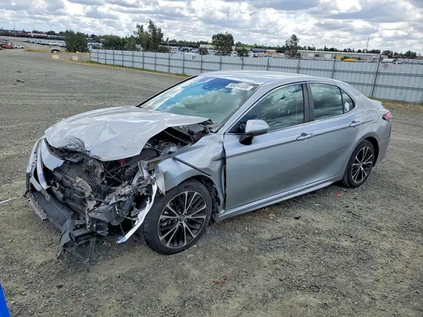 4T1B11HK3JU130765 2018 TOYOTA CAMRY - Image 1