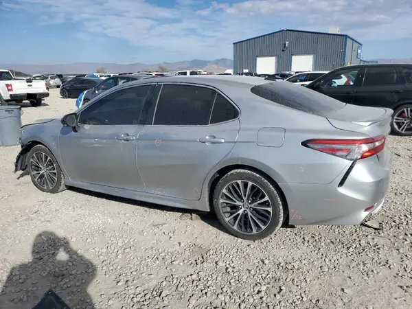 4T1B11HK3JU133472 2018 TOYOTA CAMRY - Image 2