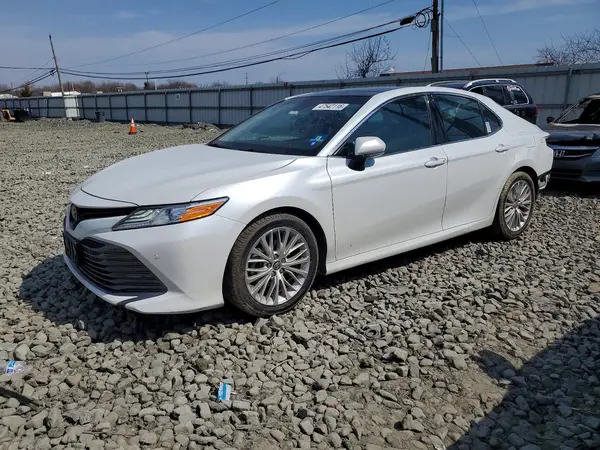 4T1B11HK3JU134105 2018 TOYOTA CAMRY - Image 1