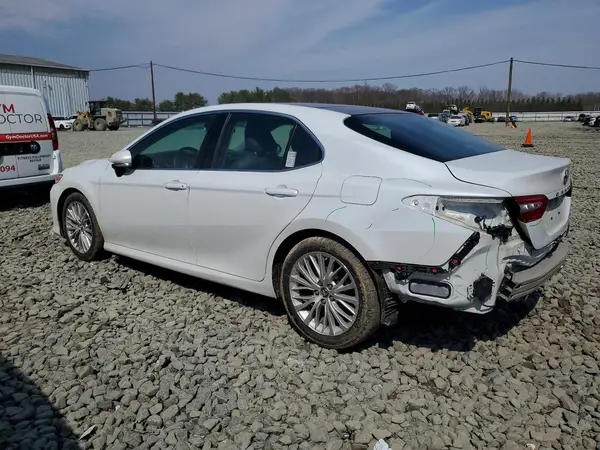 4T1B11HK3JU134105 2018 TOYOTA CAMRY - Image 2