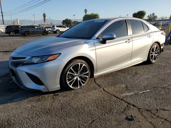 4T1B11HK3JU135528 2018 TOYOTA CAMRY - Image 1