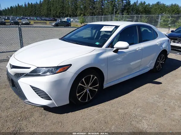 4T1B11HK3JU135934 2018 TOYOTA CAMRY - Image 2