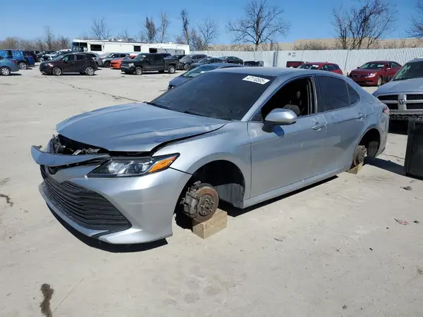 4T1B11HK3JU136341 2018 TOYOTA CAMRY - Image 1