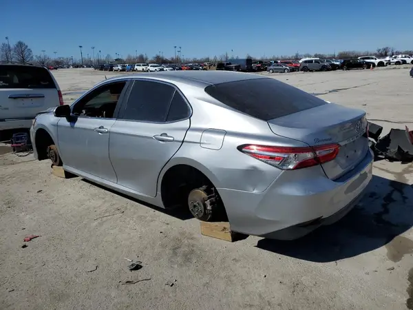 4T1B11HK3JU136341 2018 TOYOTA CAMRY - Image 2