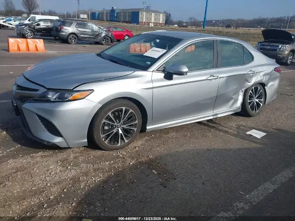4T1B11HK3JU137361 2018 TOYOTA CAMRY - Image 2