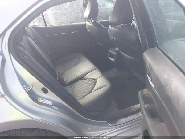 4T1B11HK3JU137361 2018 TOYOTA CAMRY - Image 8
