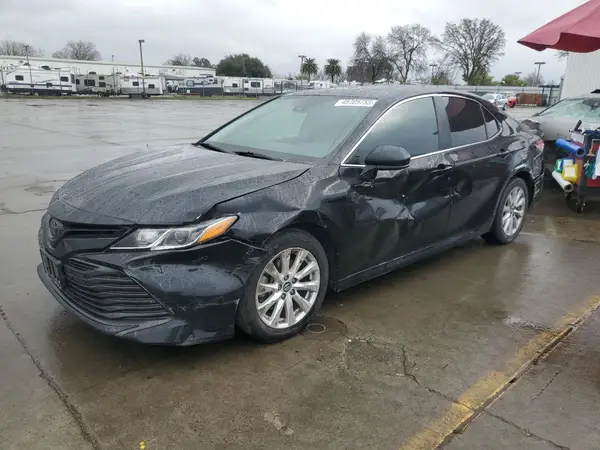 4T1B11HK3JU138249 2018 TOYOTA CAMRY - Image 1