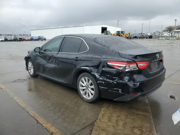 4T1B11HK3JU138249 2018 TOYOTA CAMRY - Image 2