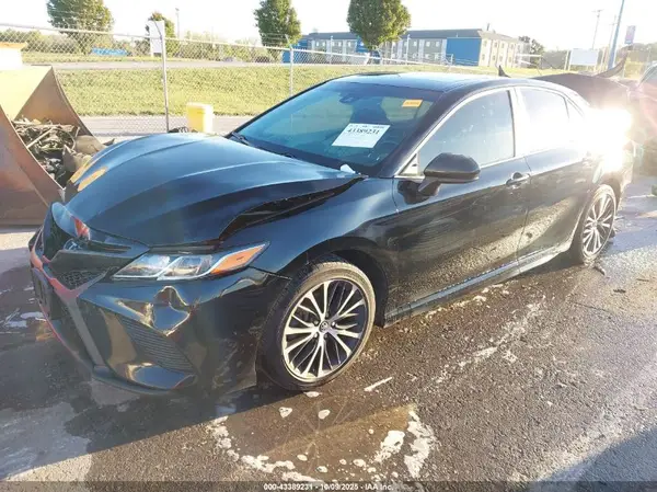 4T1B11HK3JU139238 2018 TOYOTA CAMRY - Image 2