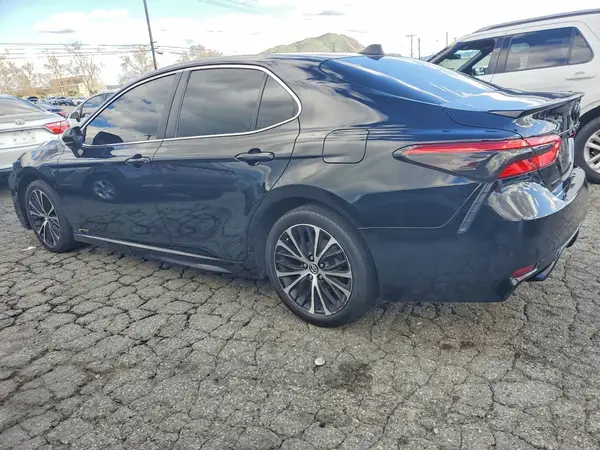 4T1B11HK3JU140745 2018 TOYOTA CAMRY - Image 2