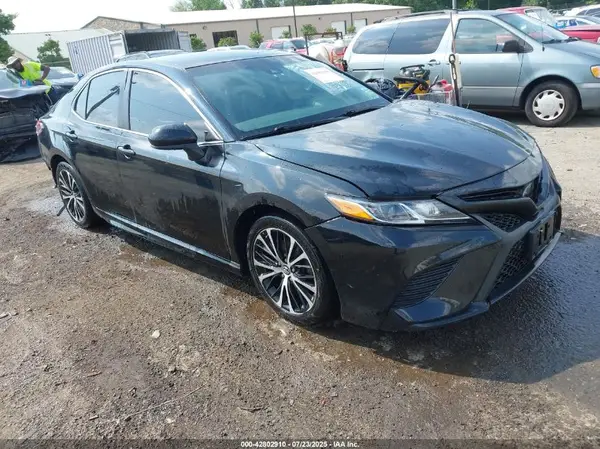 4T1B11HK3JU140793 2018 TOYOTA CAMRY - Image 1