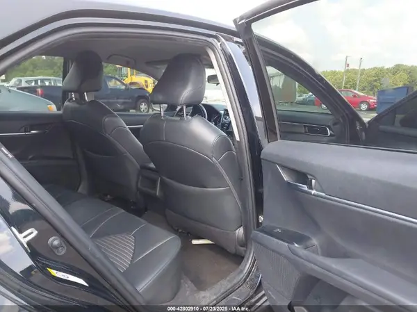 4T1B11HK3JU140793 2018 TOYOTA CAMRY - Image 8