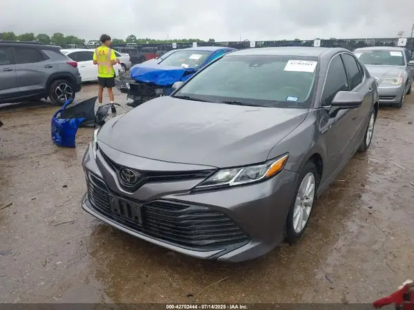 4T1B11HK3JU140860 2018 TOYOTA CAMRY - Image 2