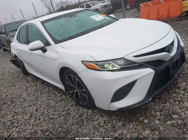 4T1B11HK3JU141166 2018 TOYOTA CAMRY - Image 1